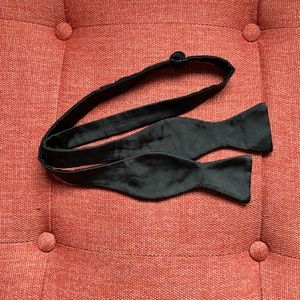 Todd Snyder Italian silk bowtie black O/S EUC